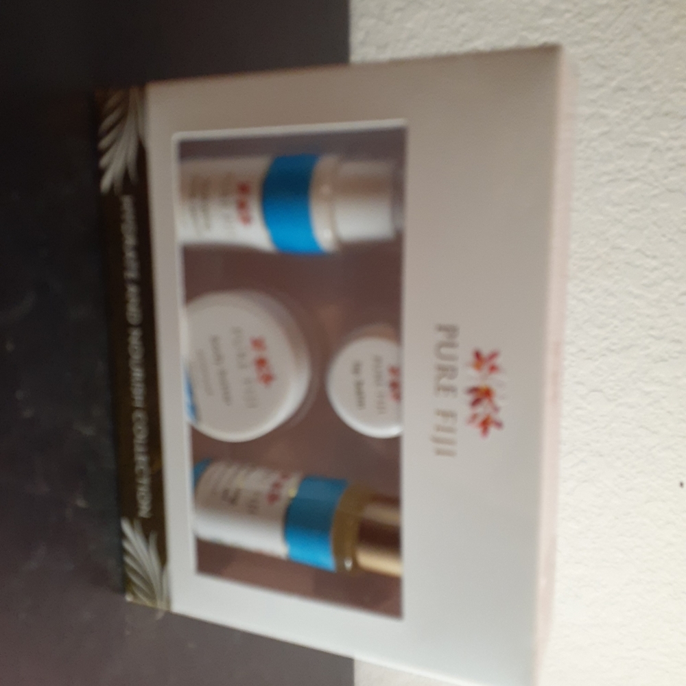 BRAND NEW Pure Fiji HYDRATE & NOURISH 4pcs Travel Kit